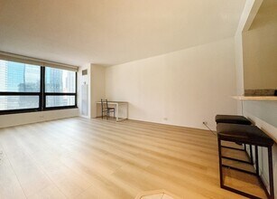 360 E Randolph St, Unit 2006 in Chicago, IL - Building Photo - Building Photo