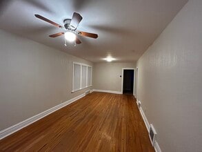 5047 W Winona St, Unit 1st Floor in Chicago, IL - Foto de edificio - Building Photo