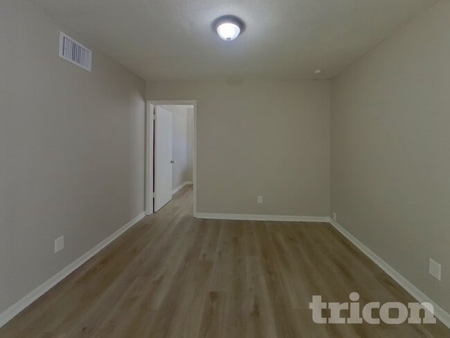 7302 Barry Rd in Tampa, FL - Building Photo - Building Photo