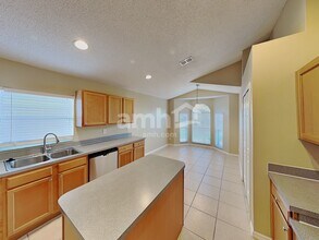 1072 Bluegrass Dr in Groveland, FL - Foto de edificio - Building Photo