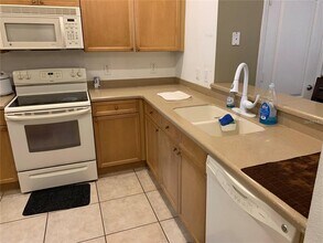 3121 Capri Isle Way in Orlando, FL - Building Photo - Building Photo