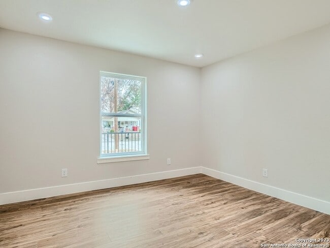 839 Oasis St, Unit 1 in New Braunfels, TX - Foto de edificio - Building Photo
