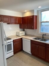 55 Donaldson Ave, Unit 2 in Rutherford, NJ - Building Photo - Building Photo