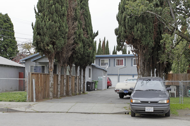 21271 Hathaway Ave in Hayward, CA - Building Photo - Building Photo