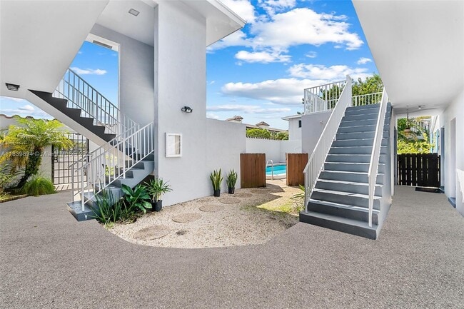 1417 NE 26th Dr in Wilton Manors, FL - Building Photo - Building Photo