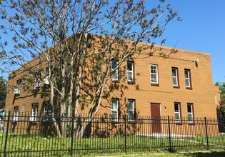 Wellington Place Apartments in Wichita, KS - Building Photo - Building Photo