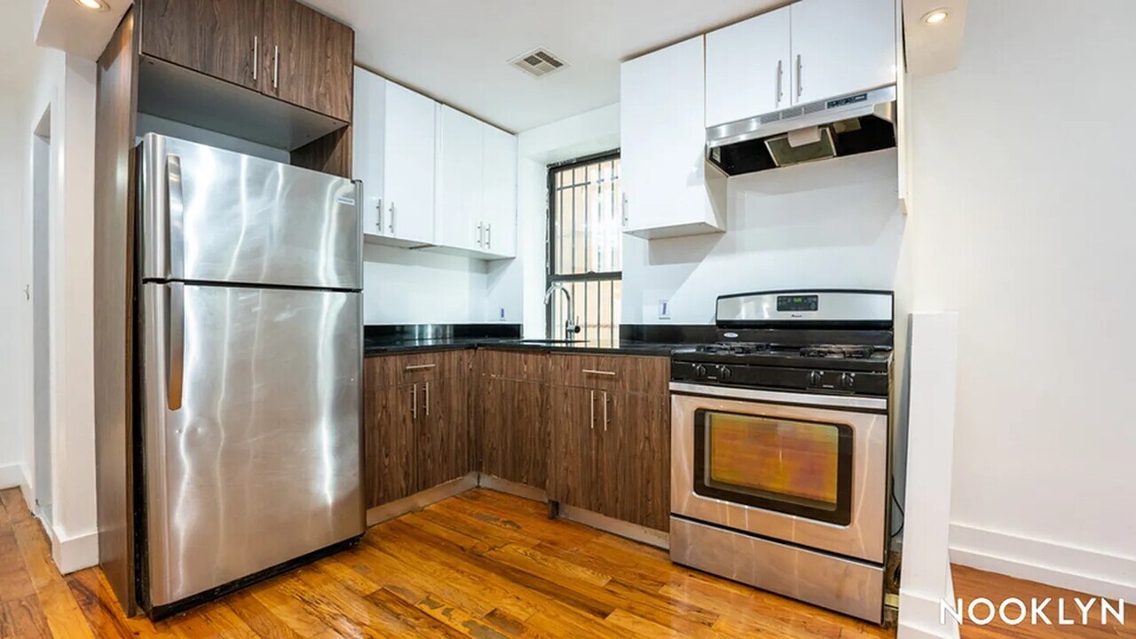 1507 Bushwick Ave in Brooklyn, NY - Building Photo