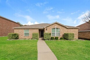 1026 Barrymore Ln in Duncanville, TX - Building Photo