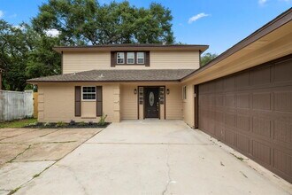 1819 Redwood Ct in Sugar Land, TX - Building Photo - Building Photo