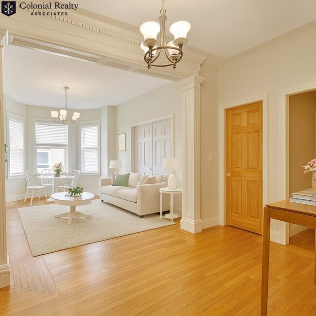 25 Gibbs St in Brookline, MA - Foto de edificio - Building Photo