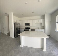 2440 Skyline Lp in Kissimmee, FL - Building Photo - Building Photo