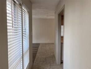 7206 Creekside Dr in Austin, TX - Building Photo - Building Photo