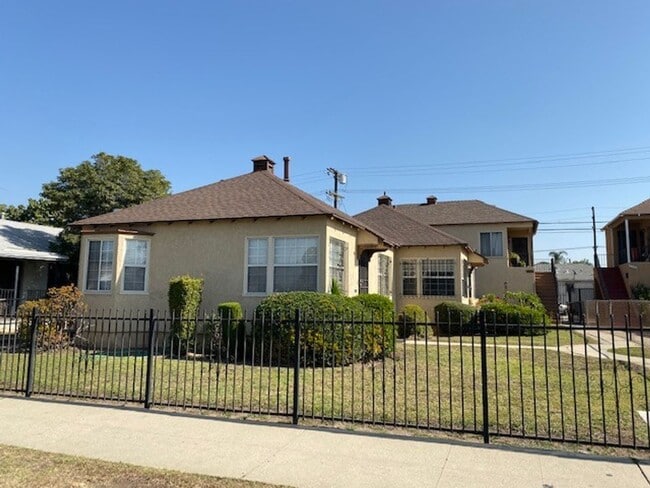 property at 9300-9304 S Manhattan Pl
