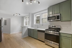 6136 N Mozart St, Unit 4 in Chicago, IL - Building Photo