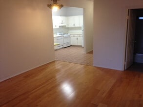 350 N Oakhurst Dr in Beverly Hills, CA - Building Photo - Building Photo