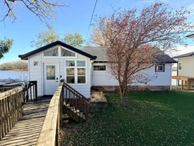 79 Northshore Dr in North Sioux City, SD - Building Photo