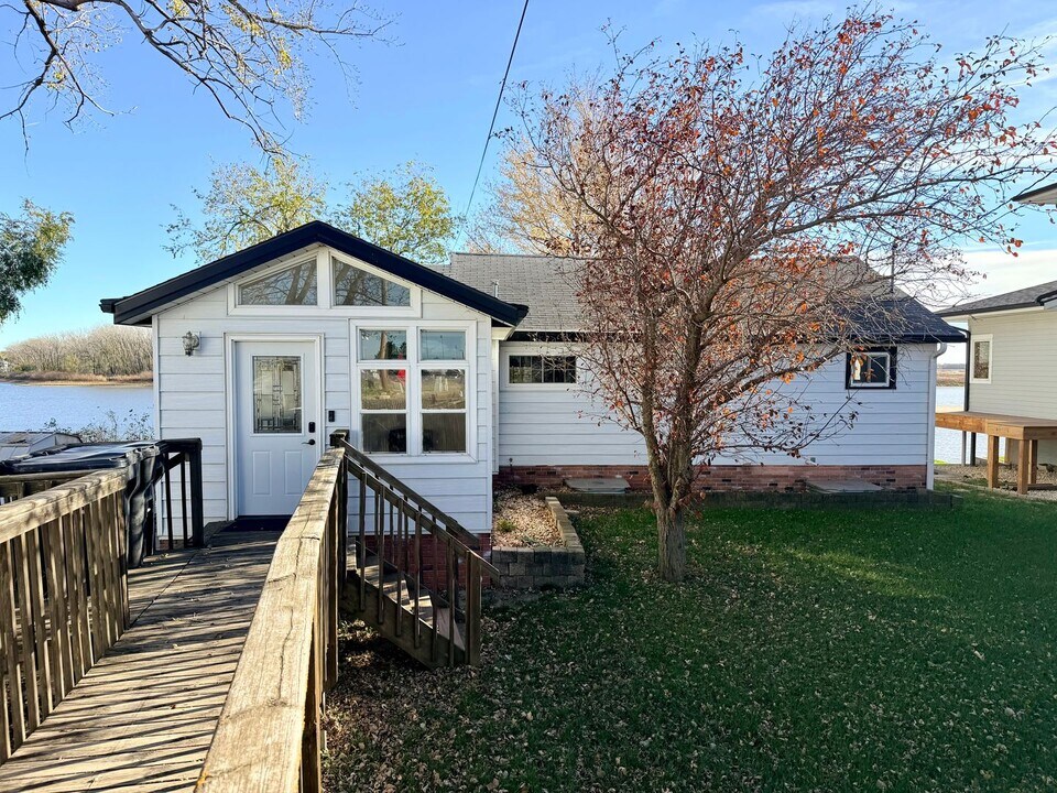 79 Northshore Dr in North Sioux City, SD - Building Photo