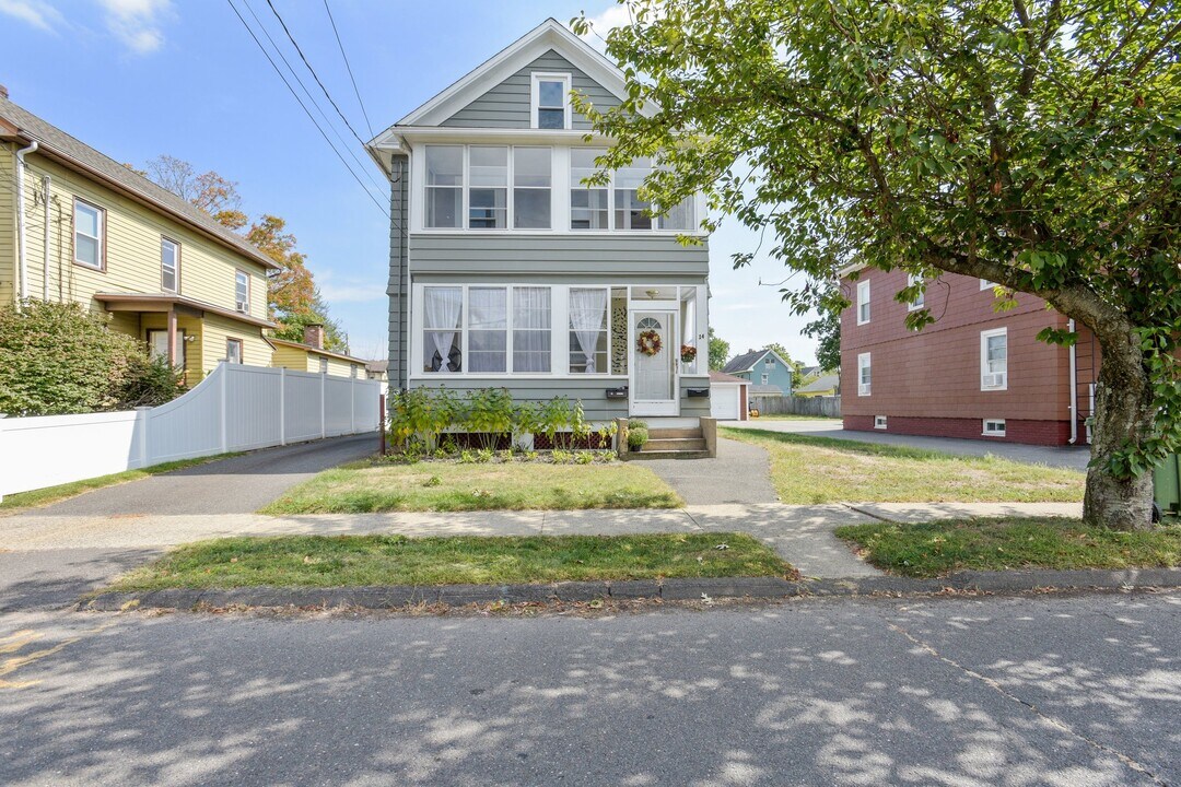 14 East St, Unit 14 East St 2nd Fl in Wallingford, CT - Building Photo
