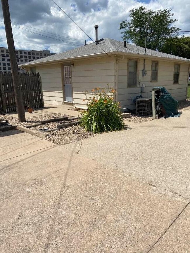 property at 710 N Kansas Ave