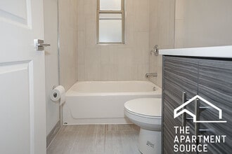 3919 N Janssen Ave, Unit 3E in Chicago, IL - Building Photo - Building Photo