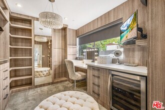 1717 Sunset Plaza Dr in Los Angeles, CA - Building Photo - Building Photo