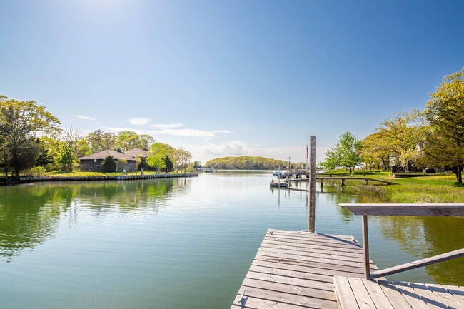 43 Noyack Harbor Rd in Sag Harbor, NY - Building Photo - Building Photo