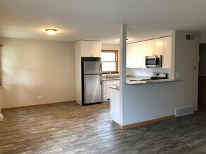 12808 S Marquette Ave in Chicago, IL - Building Photo - Building Photo