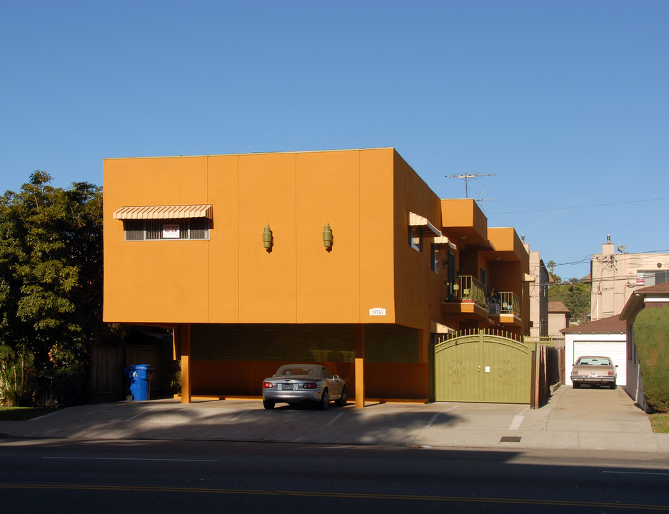 10753 Palms Blvd in Los Angeles, CA - Building Photo