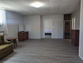 106 E 3rd St in Salisbury, MO - Building Photo - Building Photo