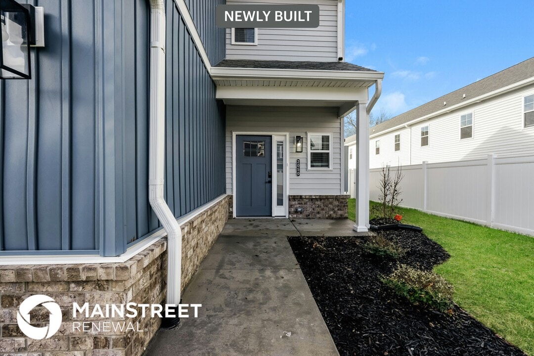 2050 N Sarah Dr in Jeffersonville, IN - Building Photo