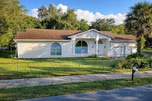 5116 E 122nd Ave in Temple Terrace, FL - Building Photo