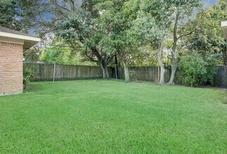 9206 Bassoon Dr in Houston, TX - Foto de edificio - Building Photo