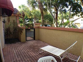 49 Uno Lago Dr in North Palm Beach, FL - Building Photo - Building Photo