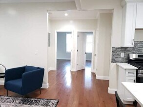 332 Stegman Pkwy-Unit -1 in Jersey City, NJ - Building Photo - Building Photo