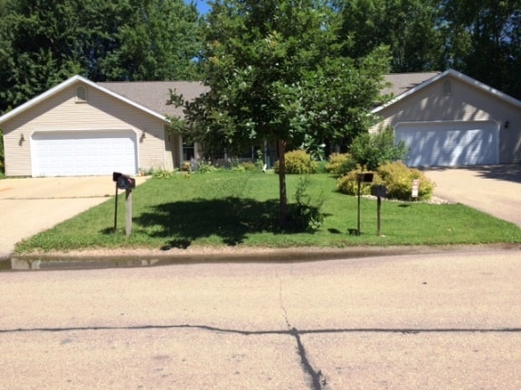 1105 W North Water St, Unit 1105 in New London, WI - Building Photo - Building Photo