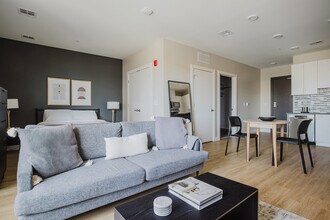 21 Charles St in Cambridge, MA - Foto de edificio - Building Photo