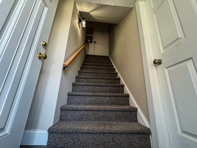 8 Armonk St in Greenwich, CT - Building Photo - Building Photo