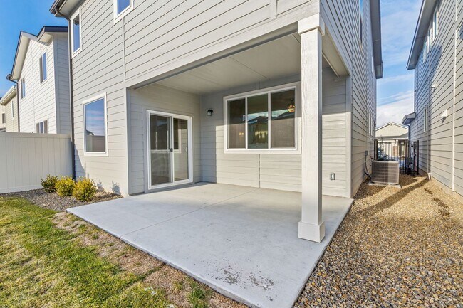 2207 E Danzee Dr in Boise, ID - Building Photo - Building Photo