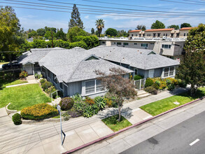 13453 Burbank Blvd in Van Nuys, CA - Building Photo - Building Photo