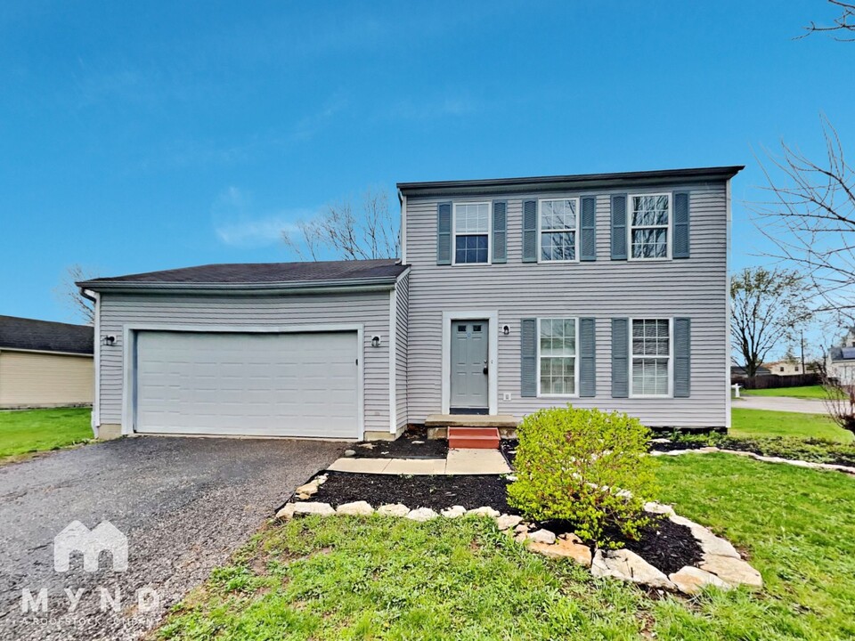 3949 Dunne Dr in Columbus, OH - Building Photo