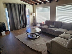 4126 Hilaria Way, Unit D in Newport Beach, CA - Building Photo - Building Photo