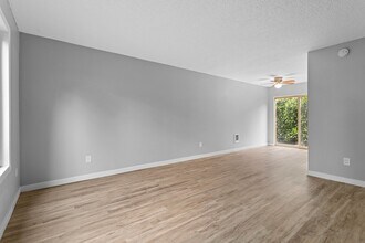 Maple Grove Court in Milwaukie, OR - Building Photo - Building Photo