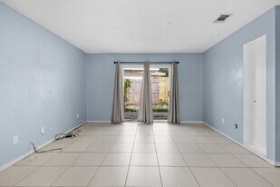 1555 Green Briar Pkwy in Gulf Breeze, FL - Building Photo