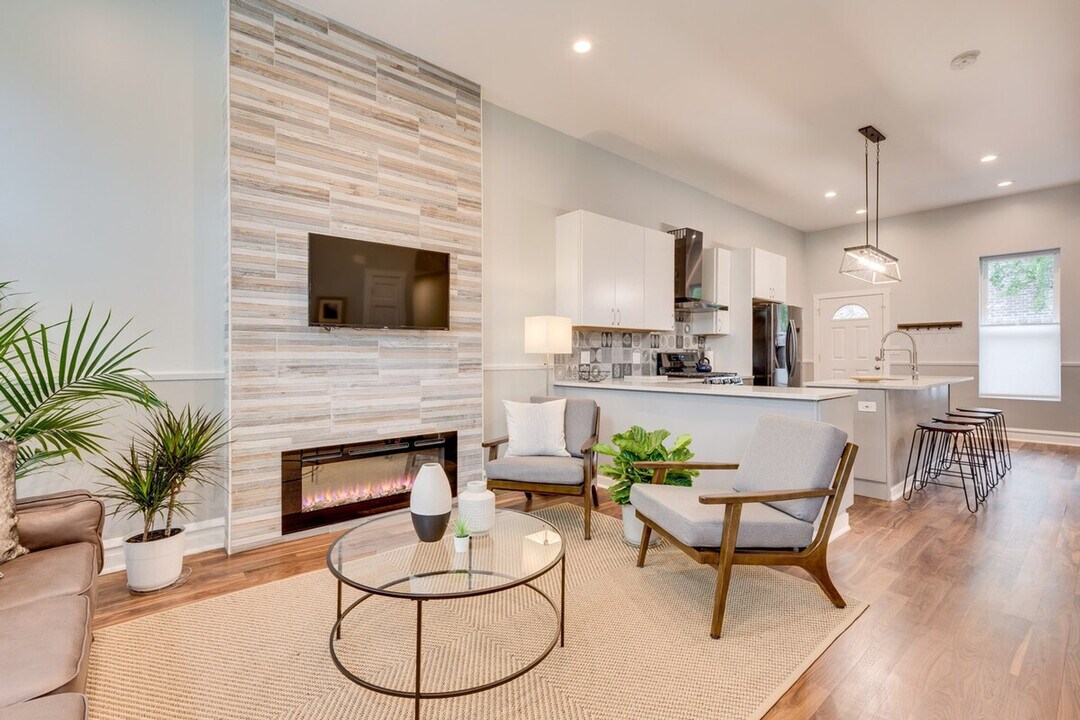 2121 W Adams St in Chicago, IL - Building Photo