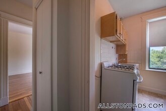 1160 Commonwealth Ave, Unit 48 in Boston, MA - Building Photo - Building Photo
