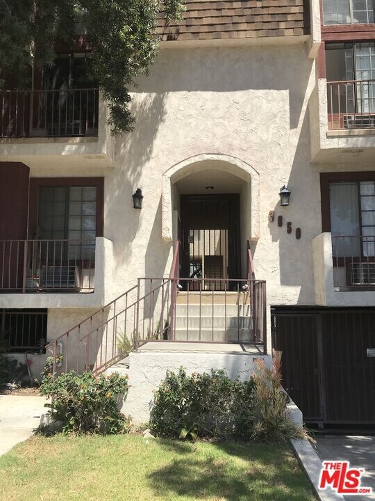 3650 Greenfield Ave in Los Angeles, CA - Building Photo