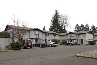 Sherwood Manor Apartments in Forest Grove, OR - Building Photo - Building Photo