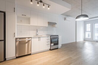 4988 Pl. de la Savane in Montréal, QC - Building Photo - Building Photo