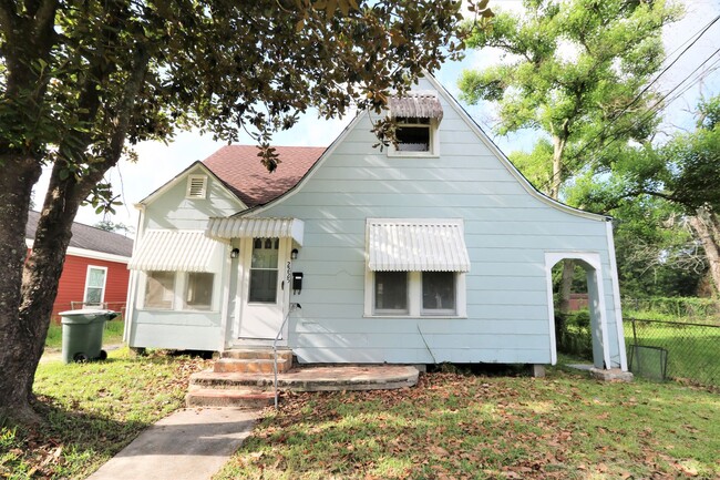 property at 2225 Fillmore St