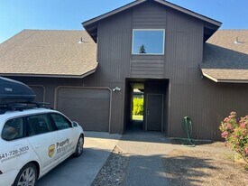 354 NE Penn Ave in Bend, OR - Building Photo